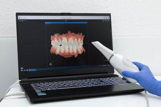 digitaler Scan auf dem Laptop